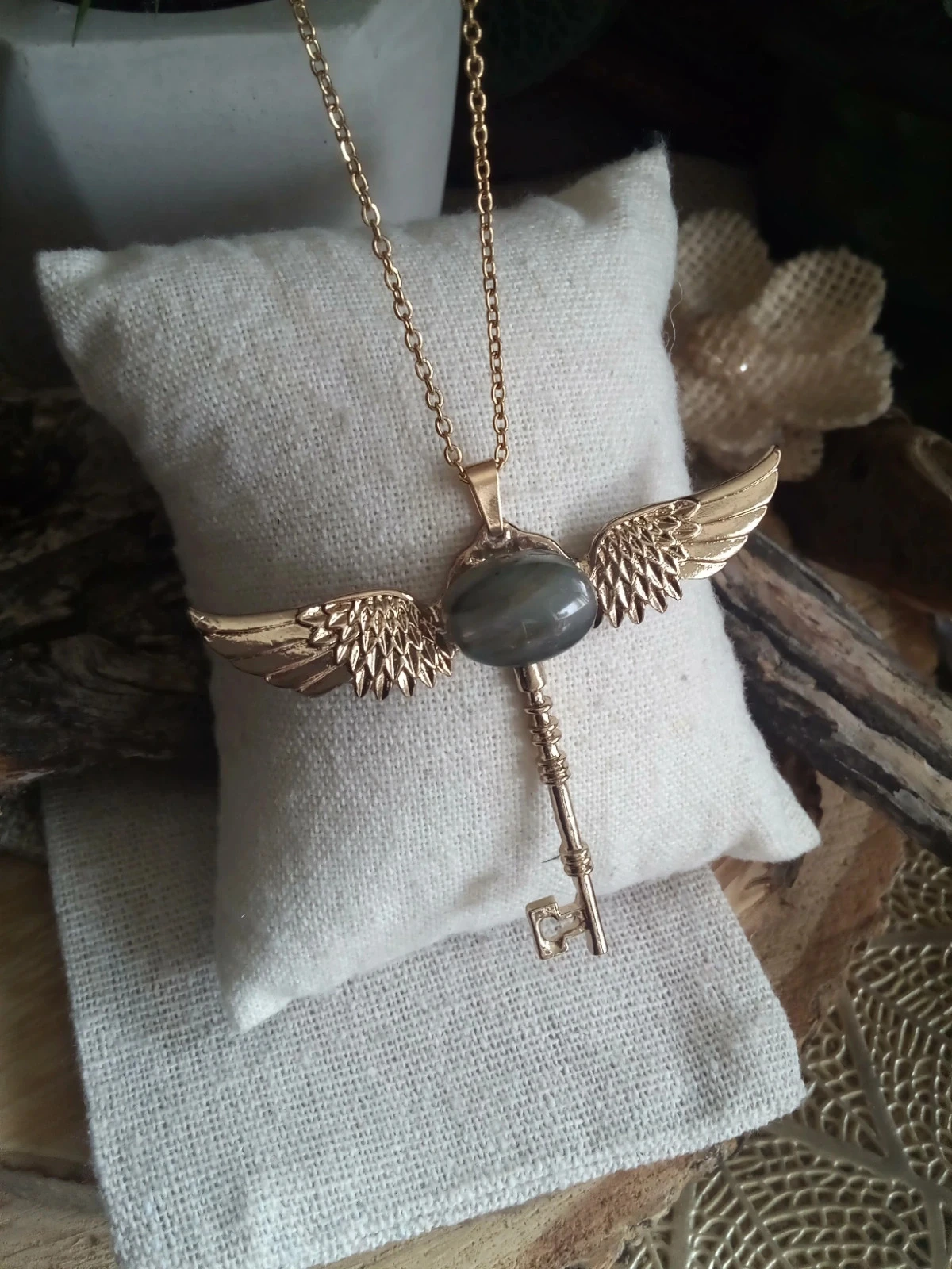Winged key necklace with natural labradorite stone + card – photo 3